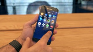 Samsung Galaxy S7 в руках