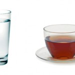 Что лучше пить воду или чай: плюсы и минусы